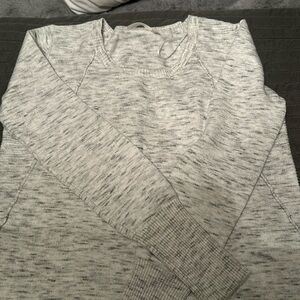 Ladies crew neck sweater